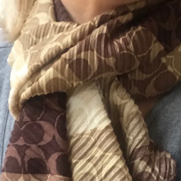 Coach Scarf - Picture 1 of 7